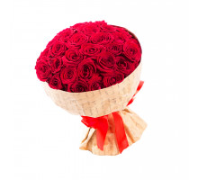 Букет из 35 красных роз в крафт (60-70 см)