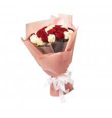 Букет из 21 красной и белой розы (60-70 см)
